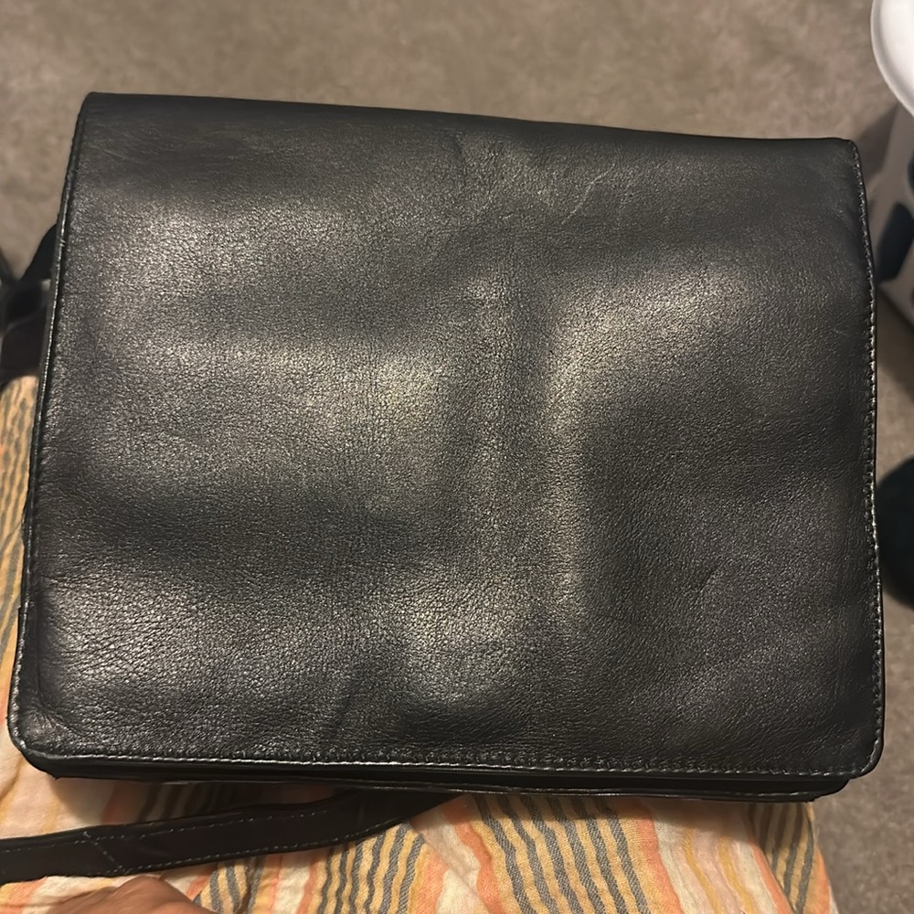 Vintage 90’s/ Y2K Wilson’s Cross Body, over the shoulder bag